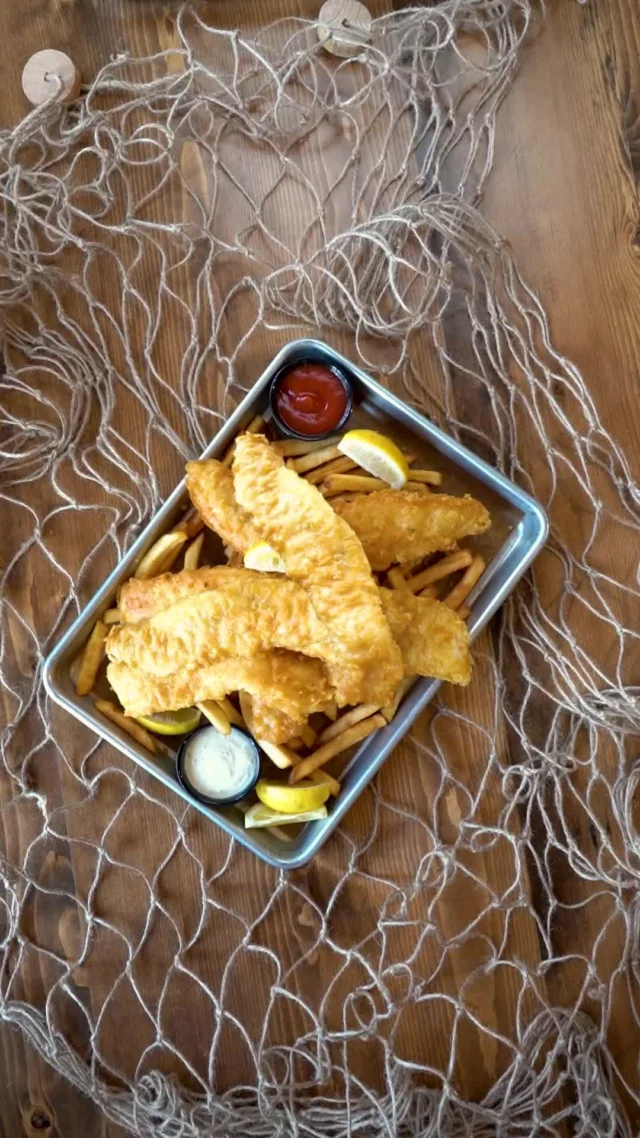 One fish, two fish, more fish, more chips! 🐟🍟 The catch just keeps coming!#fishandchips #joeys #joeysfishshack #foodie